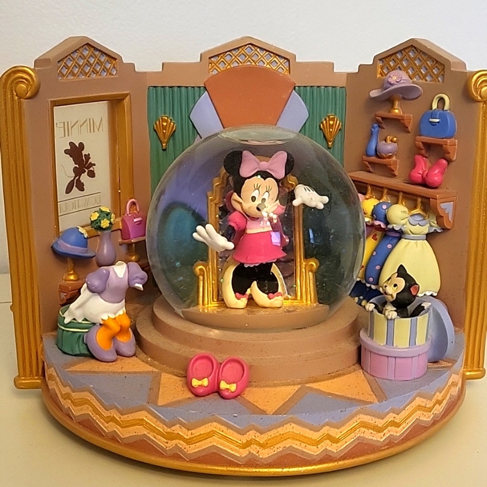 Disney Minnie Mouse Snowglobe